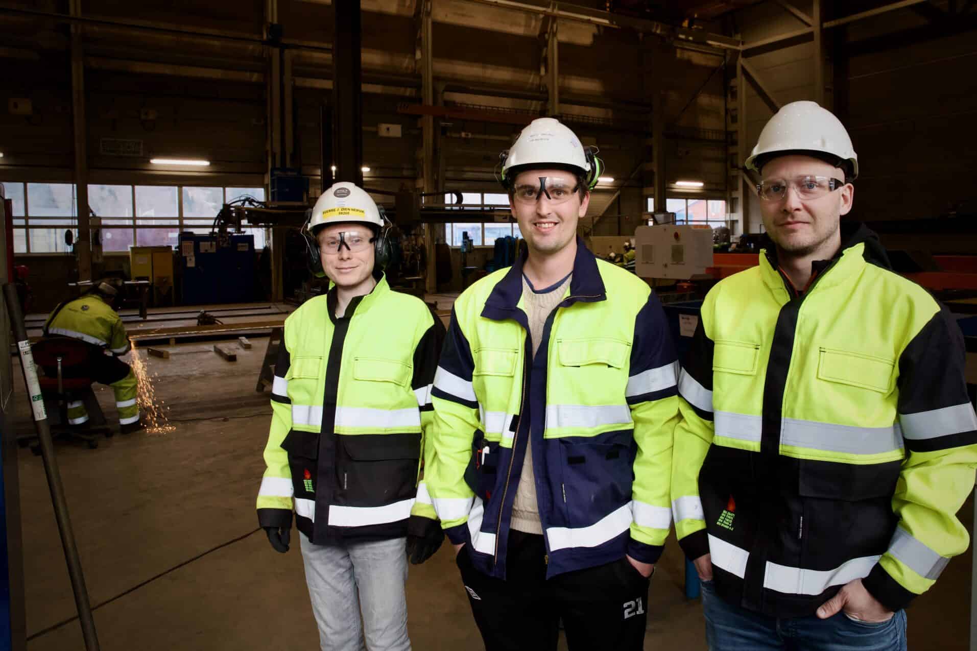Ingeniørene Sverre Johan Øien Nervik, Mats Hompland og Stian Skeie stortrives hos Tratec Halvorsen.
